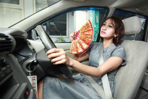 Đi taxi điện đi sân bay có bị nóng máy hay tắt điều hoà khi kẹt xe không?