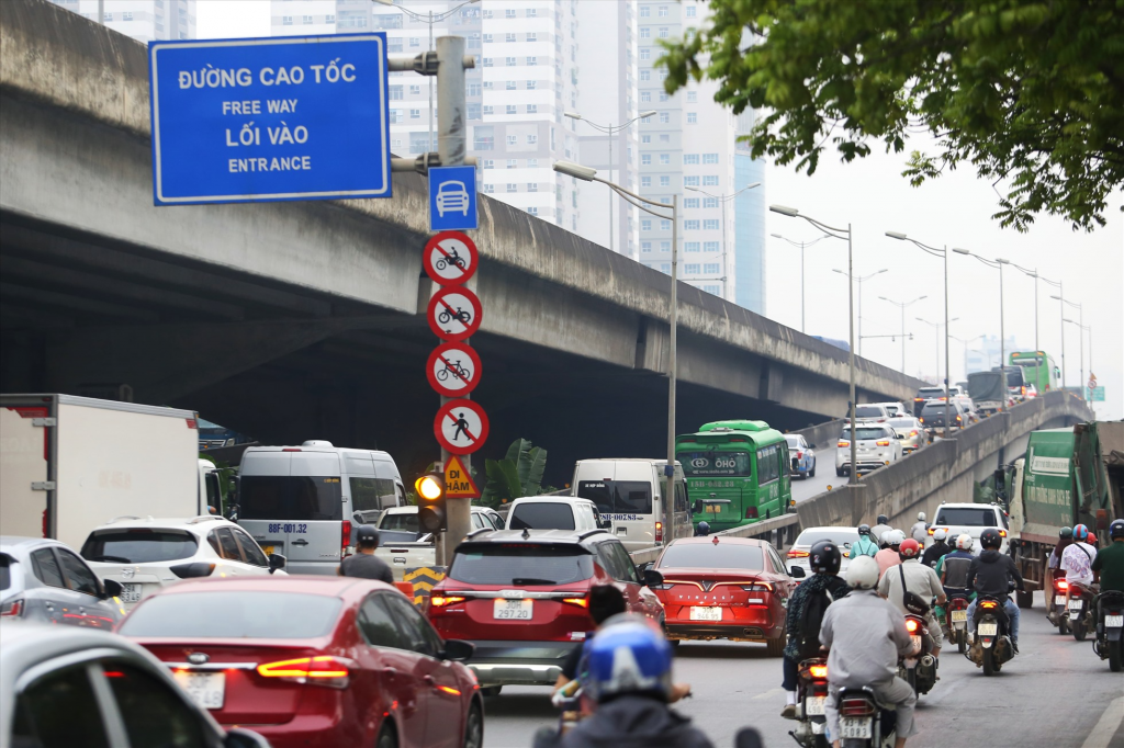 Taxi điện đi sân bay Nội Bài