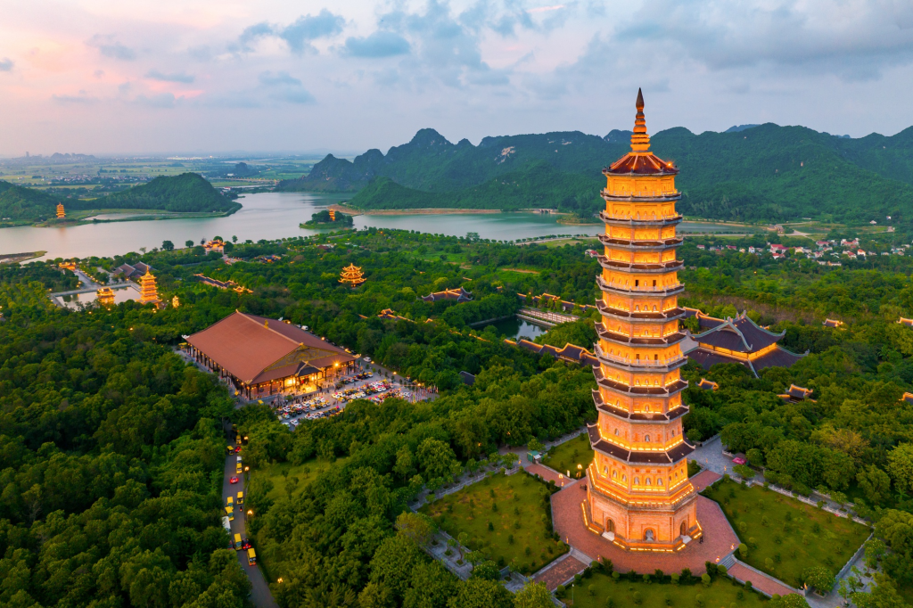 Taxi điện từ Hà Nội đi Chùa Bái Đính